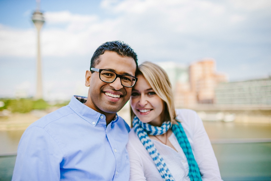 engagementshooting-paarfotos-duesseldorf-hafen-industriehafen-hyatt-gehry-bauten-innenhafen-container-fernsehturm-hochzeitsfotografin-aachen-geilenkirchen-heinsberg-koeln-eschweiler-blog_006