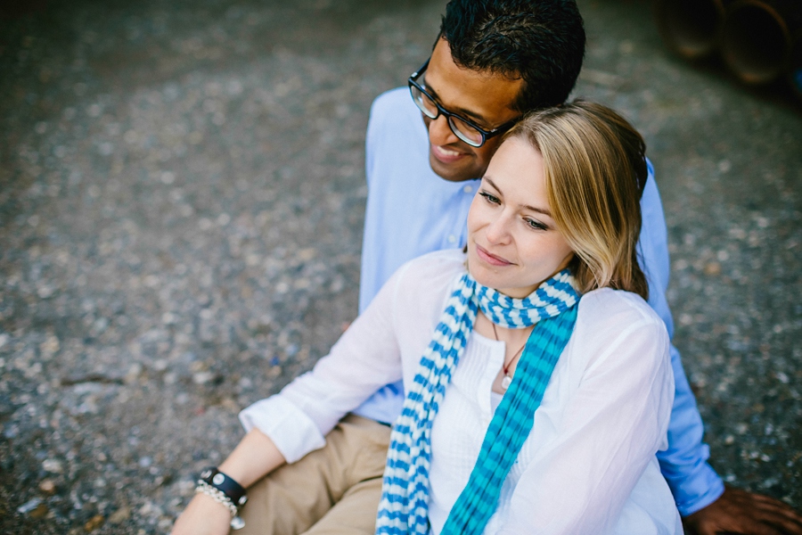 engagementshooting-paarfotos-duesseldorf-hafen-industriehafen-hyatt-gehry-bauten-innenhafen-container-fernsehturm-hochzeitsfotografin-aachen-geilenkirchen-heinsberg-koeln-eschweiler-blog_023