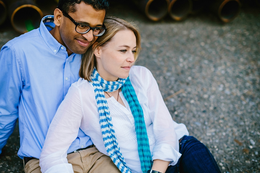 engagementshooting-paarfotos-duesseldorf-hafen-industriehafen-hyatt-gehry-bauten-innenhafen-container-fernsehturm-hochzeitsfotografin-aachen-geilenkirchen-heinsberg-koeln-eschweiler-blog_025