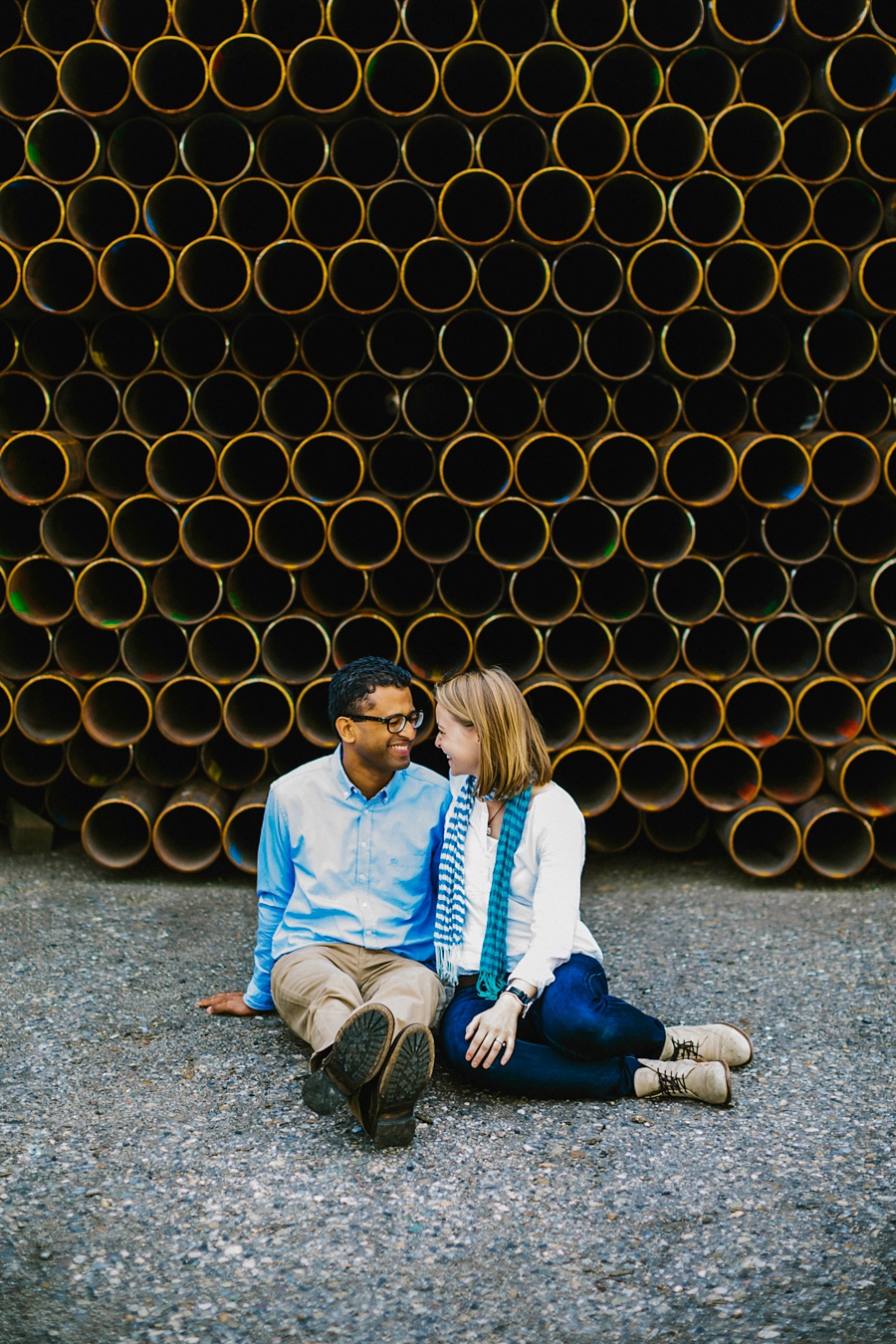 engagementshooting-paarfotos-duesseldorf-hafen-industriehafen-hyatt-gehry-bauten-innenhafen-container-fernsehturm-hochzeitsfotografin-aachen-geilenkirchen-heinsberg-koeln-eschweiler-blog_027