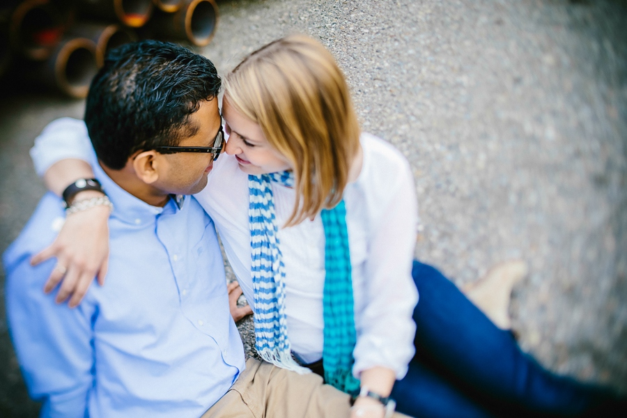 engagementshooting-paarfotos-duesseldorf-hafen-industriehafen-hyatt-gehry-bauten-innenhafen-container-fernsehturm-hochzeitsfotografin-aachen-geilenkirchen-heinsberg-koeln-eschweiler-blog_031