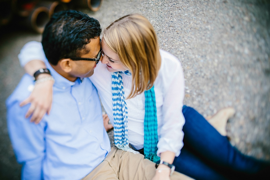 engagementshooting-paarfotos-duesseldorf-hafen-industriehafen-hyatt-gehry-bauten-innenhafen-container-fernsehturm-hochzeitsfotografin-aachen-geilenkirchen-heinsberg-koeln-eschweiler-blog_032